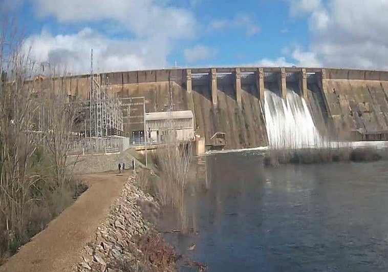 Más de 11.000 vecinos sin Internet ni llamadas en Vegas Altas por una caída de las comunicaciones debido a las crecidas